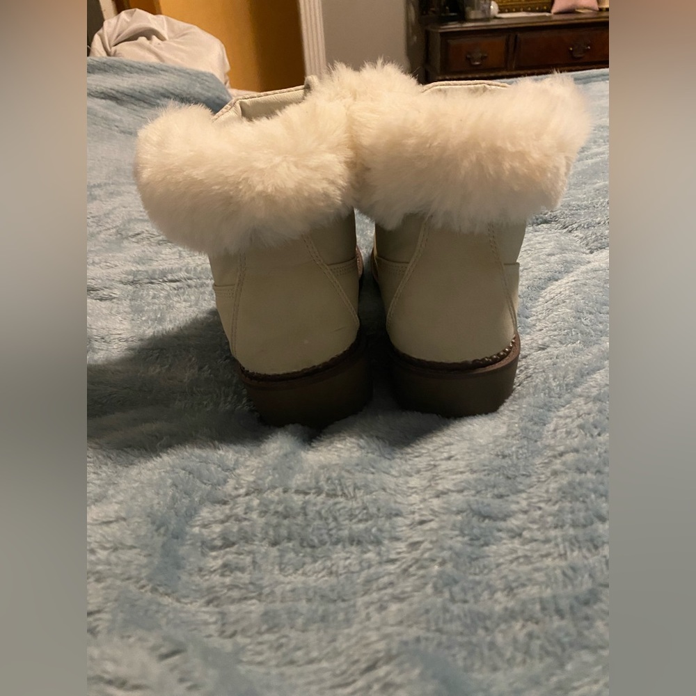 winter boots - Picture 3 of 3